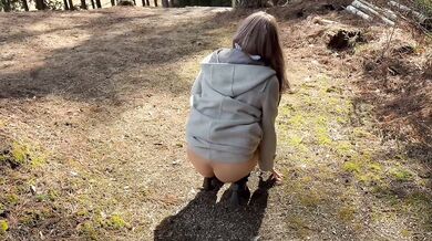 昼下がりの露出若妻