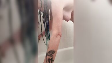 Shower shavin