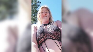 OUTDOORS PISSING RITUAL WITH WIDE PUSSY AND TREMBLING ASS