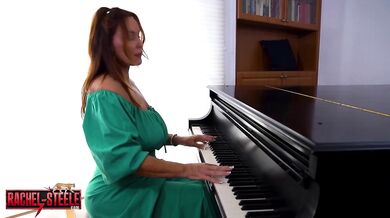 Piano Teacher Rachel Steele’s Unconventional Way To Help Student Focus