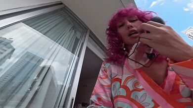 Join me to take pictures of me