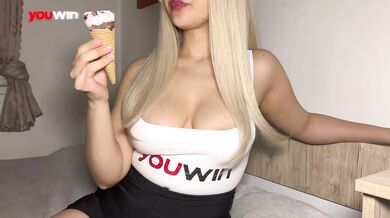 Dondurma Yalarken Bir Anda Üvey Abimin Yarrağını Yalamaya Başladım / While Licking an Ice Cream, I Suddenly Started Sucking My Stepbrother's Dick
