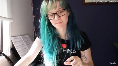wore buttplug on a train ride and got VERY horny: public masturbation and cum