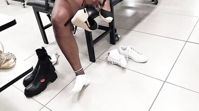 Her Pussy and Cleavage in full view to SHOE STORE Assistant - Upskirt No Panties No Bra