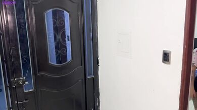 Mi vecino me ayude y le pago con una follada en el baño. Me como su leche!