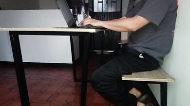 MI CUÑADA NO ME DEJA TRABAJAR TRANQUILO Y ME LE VENGO ADENTRO