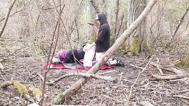 Guy premature big cums on ass, fucking milf in woods,couldnt last 2mins.