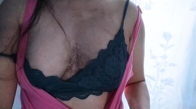 Tetas calientes al aire libre en el jardín se sale de control