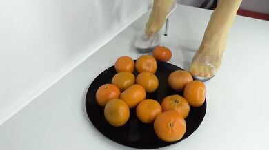 I crush tangerines in nylon stockings
