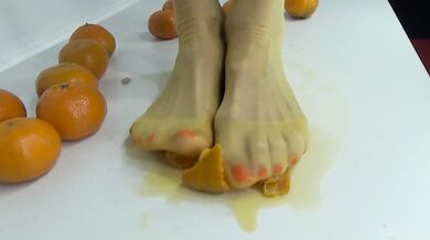 I crush tangerines in nylon stockings