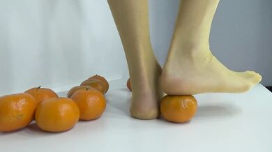 I crush tangerines in nylon stockings