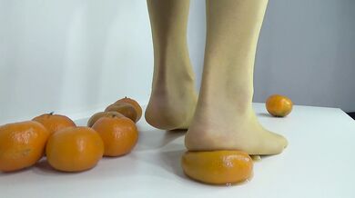 I crush tangerines in nylon stockings