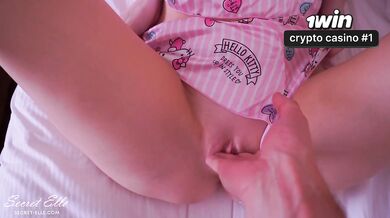 Tiny Stepsis "Just Rub My Pussy!" → Uncontrolled Creampie Panic (Parents Hear Everything!)