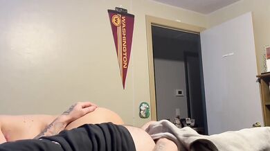 She rides the best dick with that fat ass