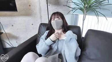 スタイル抜群で顔もかわいいスレンダー女子の膣の奥までガン突きして、そのままたっぷりと中出ししてきました