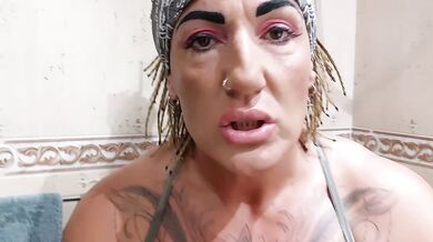 Breaking my pussy and horny Squirting