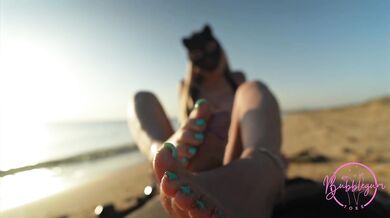Risky Public Beach Heeljob & Shoejob ý Blonde Footjob with Long Toenails Cum on Feet