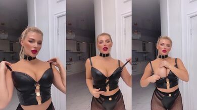 Hottes Blonde wants your attention