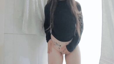 cute and shy student masturbation at the bathroom until get her pussy dripping wet