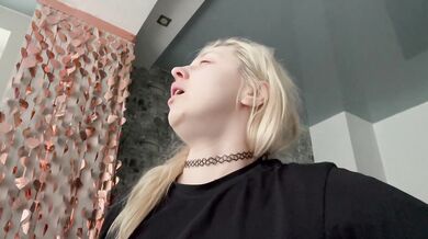 BLONDE AMATEUR IS SNEEZING AND HONKING EVERYWHERE