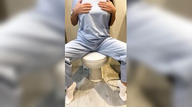Nurse fucking pussy with banana on lunch break