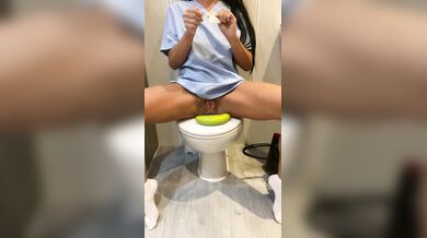Nurse fucking pussy with banana on lunch break