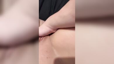 Horny slut cums in my hand