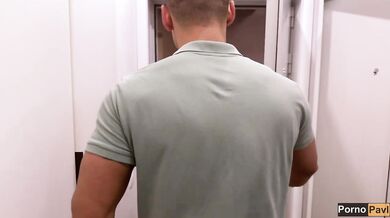 I met a hot “sexwife” on a website and had sex with her along with my friends