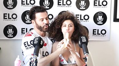 Beatrice Segreti se come toda la banana con cremita
