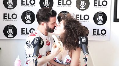 Beatrice Segreti se come toda la banana con cremita
