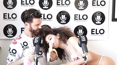 Beatrice Segreti se come toda la banana con cremita