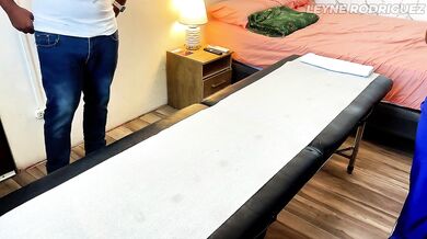 Massage with an unexpected happy ending - Risky Cum