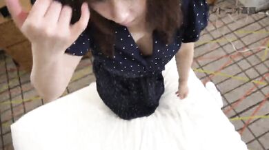 blowjob アヒル口でチンコを丸呑みするようなエッロいフェラチオを披露する素人女子大生。
