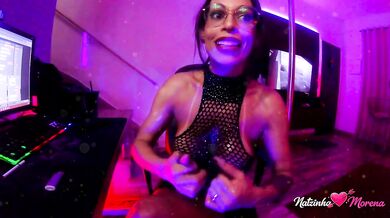 Hot Brazilian brunette live Come see a fit, curvy goddess teasing and driving you crazy live.