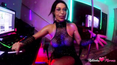 Hot Brazilian brunette live Come see a fit, curvy goddess teasing and driving you crazy live.