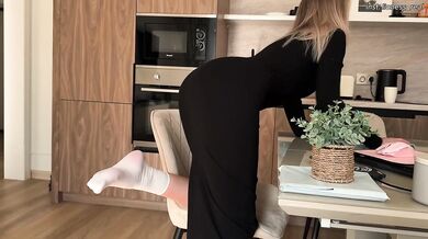 mila lioness seduces with tight skirt and slow cumshot