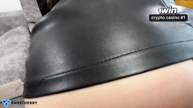 She showed me her ass, I couldn't resist and fucked her! What are you doing to me, girl in black?