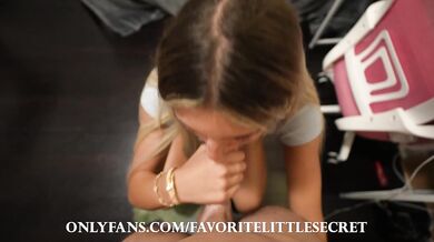 18 Year Old College Roommates Have a Threesome In Their Dorm Room!