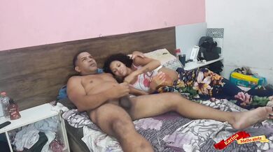 Padrasto botando no cu da sua enteada grávida de 09 meses 100% anal