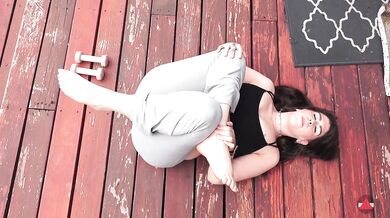 She let me dry hump and cum inside her for doing yoga at my house