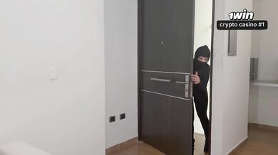 LADRONA INGRESA A HOTEL EN MEDELLIN Y SE FOLLA UN MUJER EMBARAZADA - jenifer play