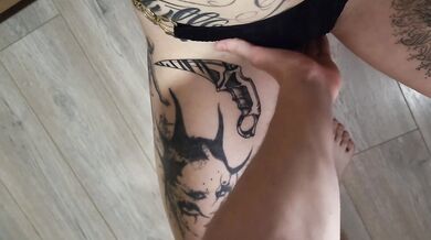 My stepbrother came on my face and then in my pussy. My stepbrother's big dick turns me on.