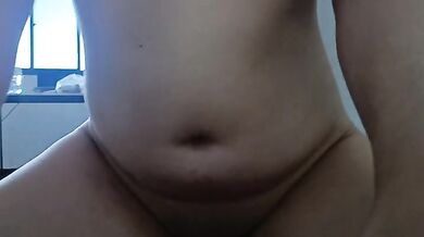 Linda chica con pechos naturalez