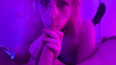 Horny teen in glasses enjoys taking it deep