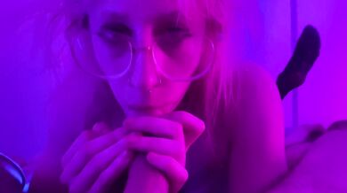 Horny teen in glasses enjoys taking it deep