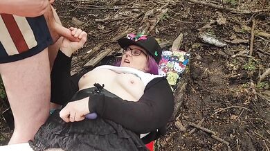 MILF gets huge facial from Hj in public woods