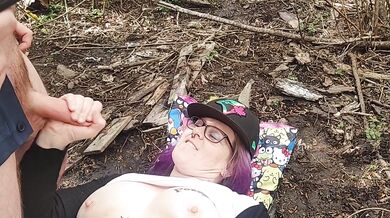 MILF gets huge facial from Hj in public woods