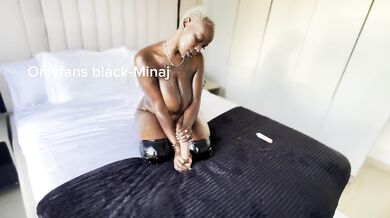 BIG ASS QUEEN TREATING HER DILDO LIKE A QUEEN [DEEPTHROAT]