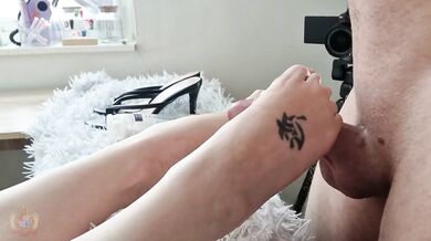 Seductive Female Boss In High Heels Offers To Give A Pay Rise To Her New Male Employee If He Agrees To Massage Her Feet (Leading To Footjob)