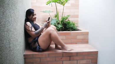 Seduzco a mi amiga para follar con ella